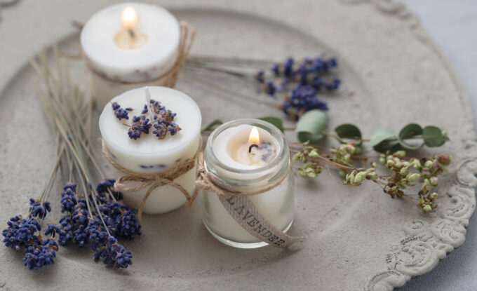 ラベンダーのキャンドルのイメージ